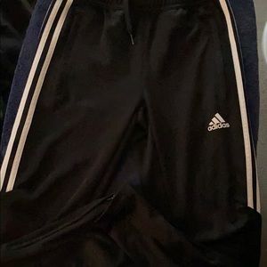Boy’s Adidas size 11-12Y medium black sweatpants